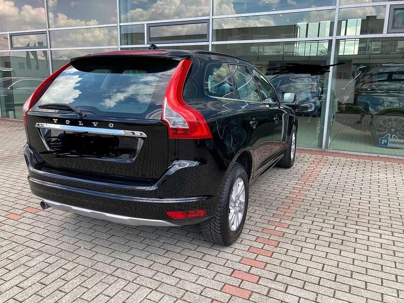 Gebraucht Volvo XC60 Momentum 150 PS (110 kW) 2017 Schwarz SUV