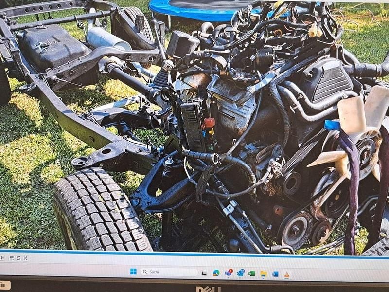 Weiß Gebraucht 1991 Toyota HiLux Abholung | 9.500 € - Bild 1/4