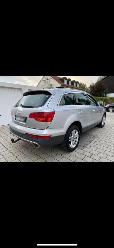 Silber Gebraucht 2007 Audi Q7 Comfort SUV | 11.000 € - Bild 1/4