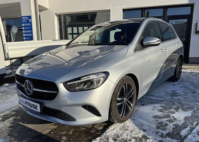 Gebraucht Mercedes B200 163 PS (119 kW) 2024 Hightechsilber metallic Van / Kleinbus