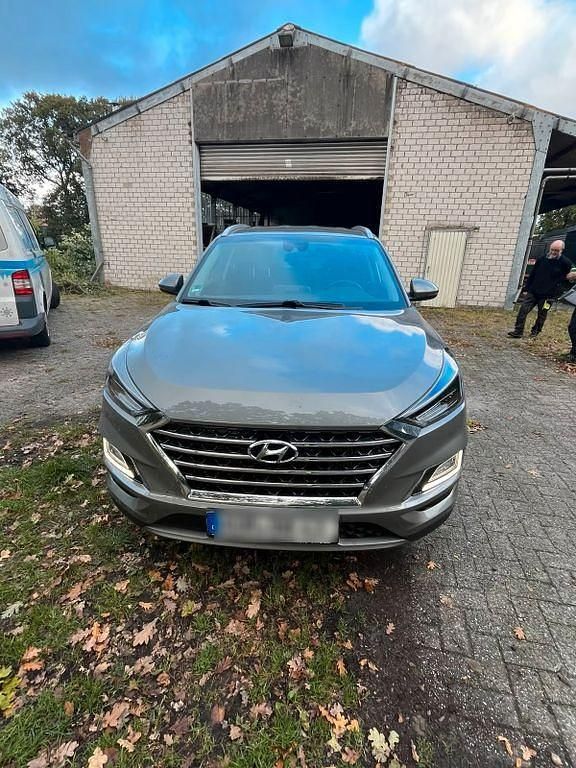 Grau Gebraucht 2018 Hyundai Tucson Style SUV | 17.850 € (Fairer Preis) - Bild 1/4