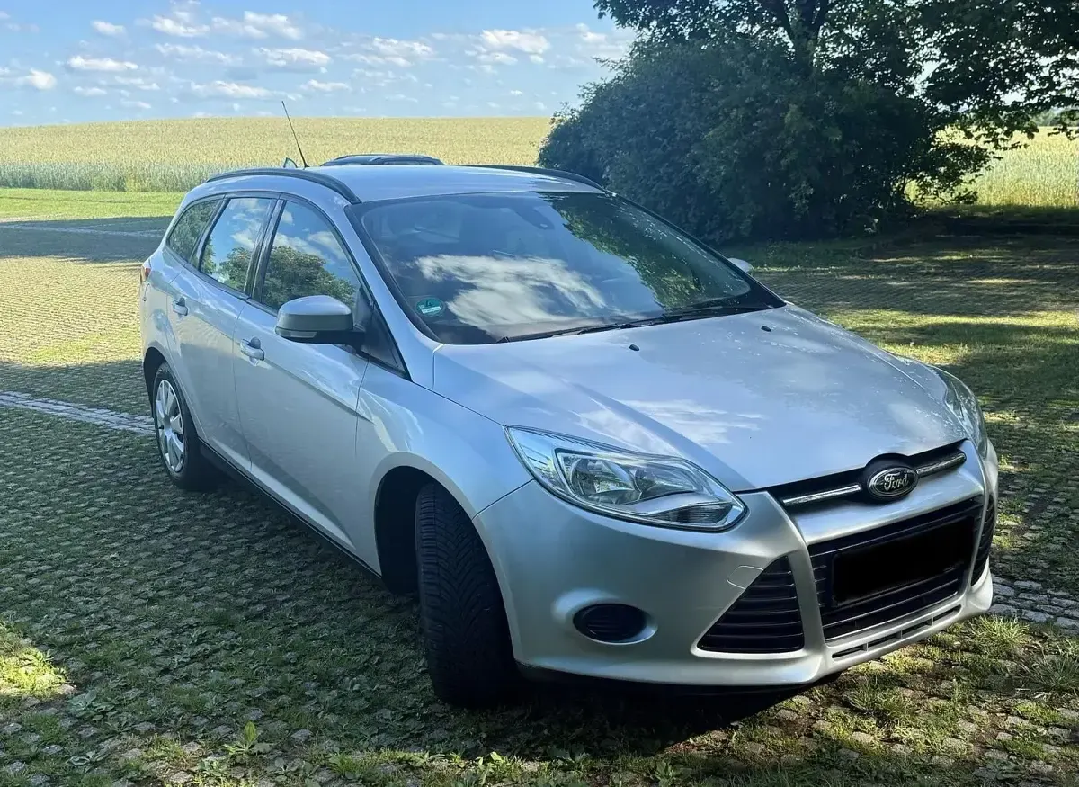 Gebraucht Ford Focus 115 PS (84 kW) 2014 Grau Limousine