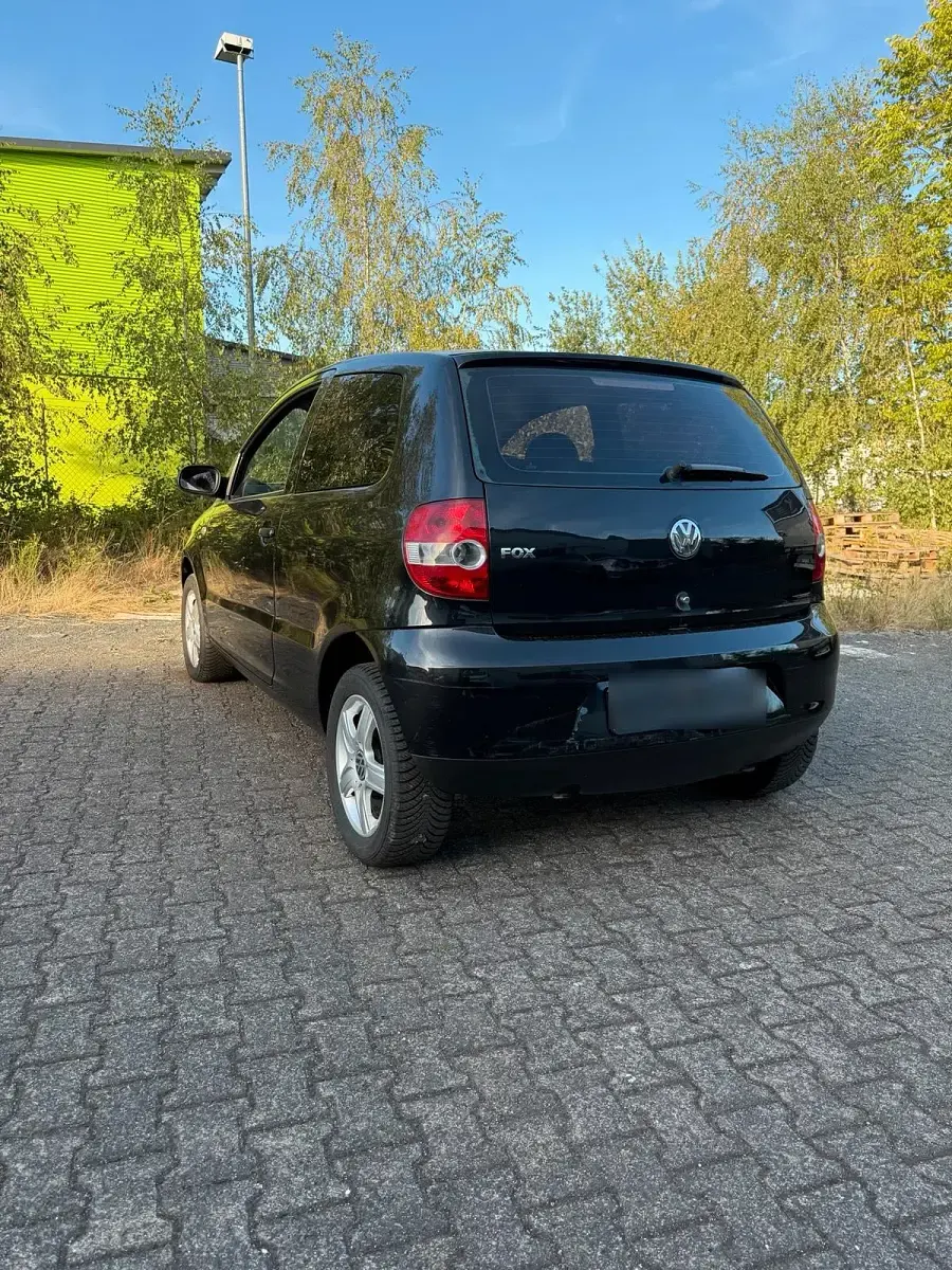 Gebraucht VW Fox 54 PS (39 kW) 2005 Schwarz Kleinwagen
