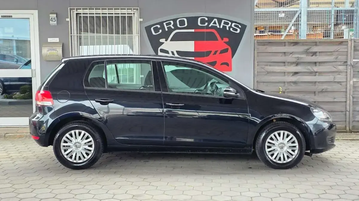 Gebraucht VW Golf VI Trendline 102 PS (75 kW) 2009 Deep black perleffekt Kleinwagen