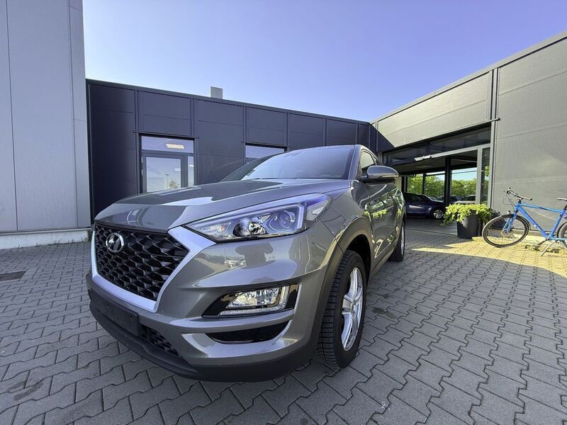 Grau Gebraucht 2021 Hyundai Tucson Select SUV | 16.990 € (Guter Preis) - Bild 1/4