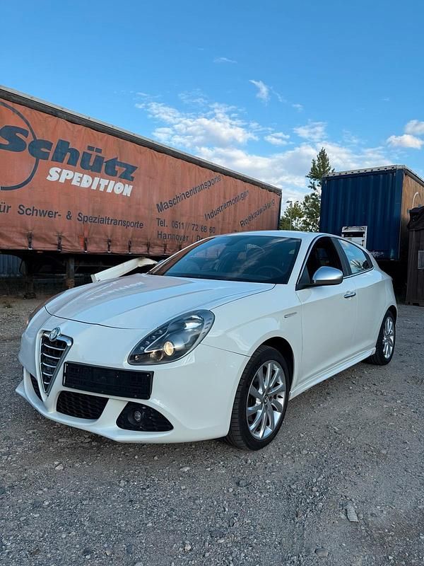 Weiß Gebraucht 2011 Alfa Romeo Giulietta Super Kleinwagen | 6.299 € (Fairer Preis) - Bild 1/4