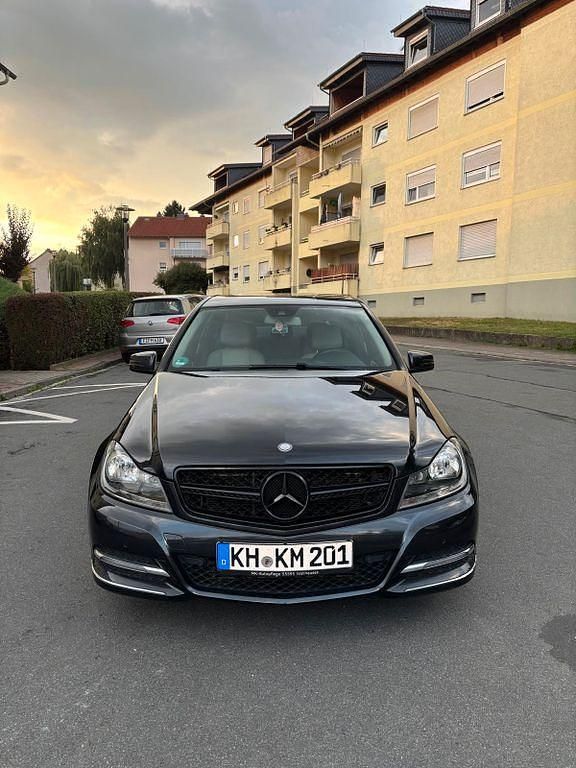 Schwarz Gebraucht 2013 Mercedes C200 Elegance Limousine | 14.000 € (Teuer) - Bild 1/4