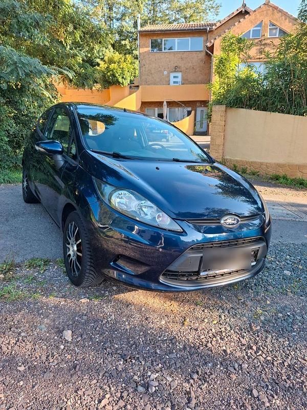 Blau Gebraucht 2011 Ford Fiesta Titanium Kleinwagen | 3.250 € (Fairer Preis) - Bild 1/4
