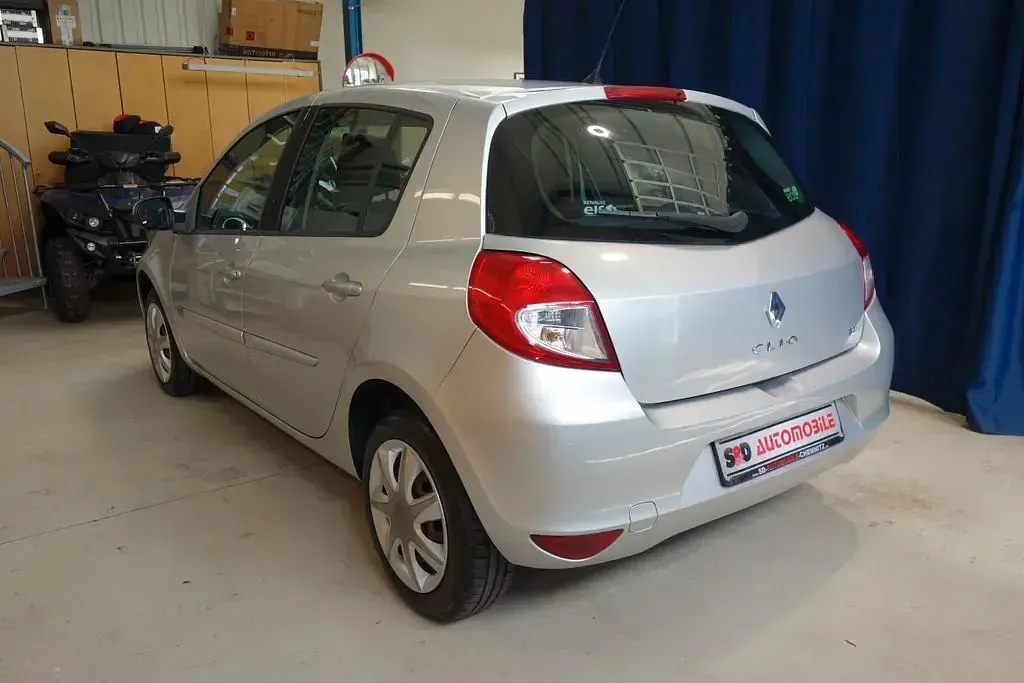 Gebraucht Renault Clio III Dynamique 101 PS (74 kW) 2011 Grau Limousine