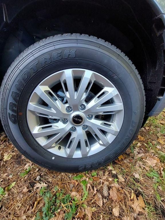 Neu Isuzu D-Max 163 PS (119 kW) 2025 Grau SUV