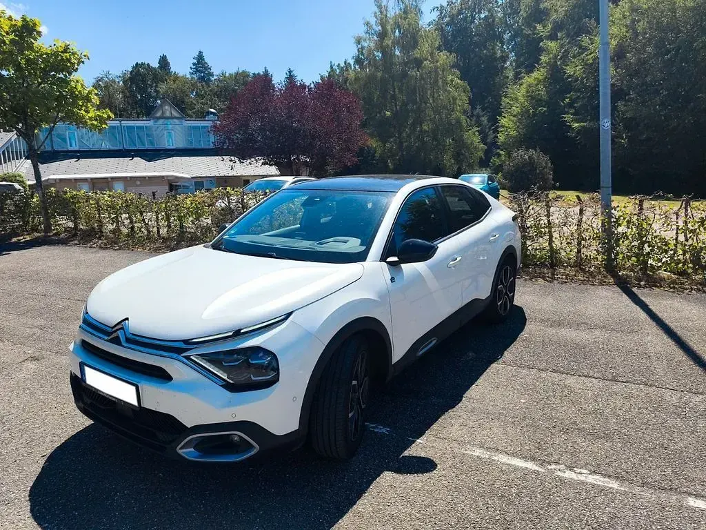 Gebraucht Citroën e-C4 Shine 100 kW (136 PS) 2023 Weiß Limousine