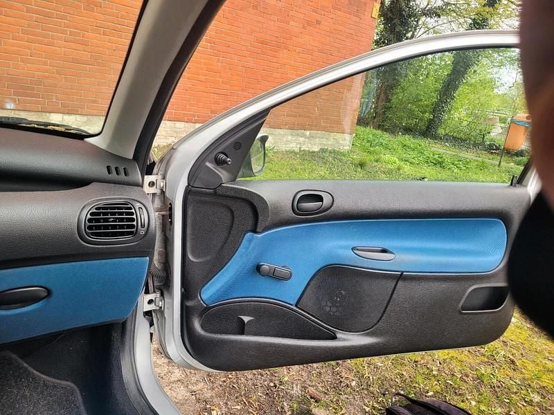 Gebraucht Peugeot 206 60 PS (44 kW) 2004 Grau Kleinwagen