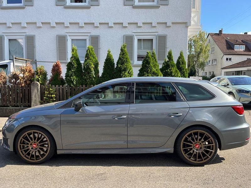 Grau Gebraucht 2015 Cupra Leon Kombi | 15.300 € (Superpreis) - Bild 1/4