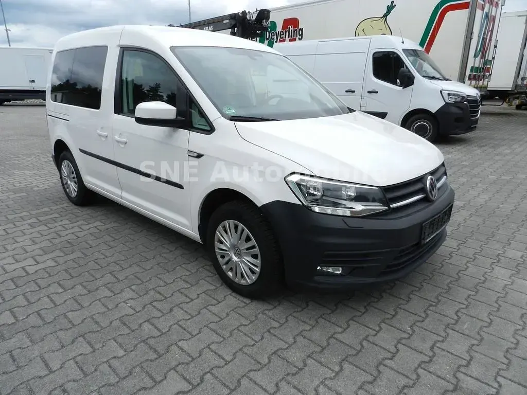 Gebraucht VW Caddy Trendline 102 PS (75 kW) 2019 Weiß Van / Kleinbus