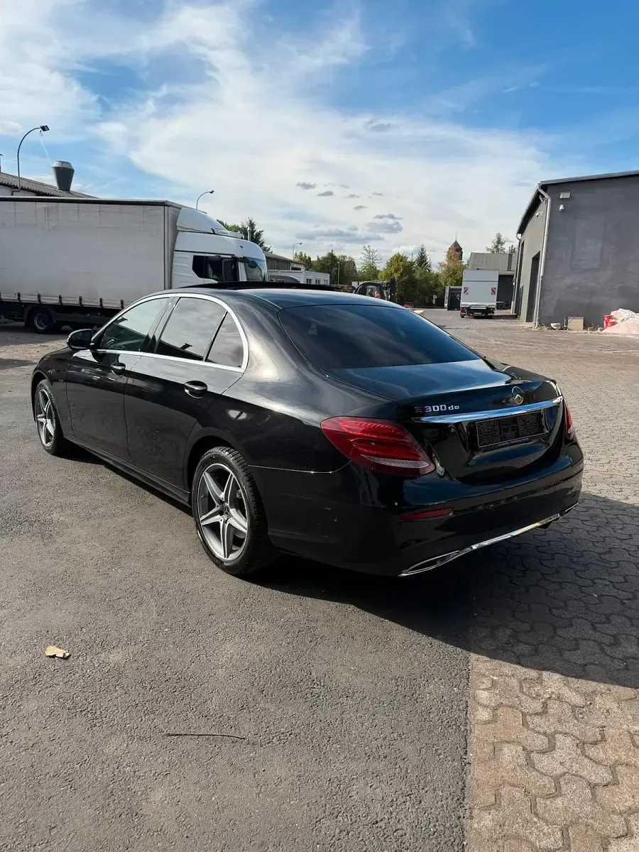Gebraucht Mercedes E300 306 PS (225 kW) 2019 Schwarz Limousine