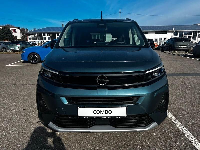 Neu Opel Combo Life 131 PS (96 kW) 2026 Rot Van / Kleinbus