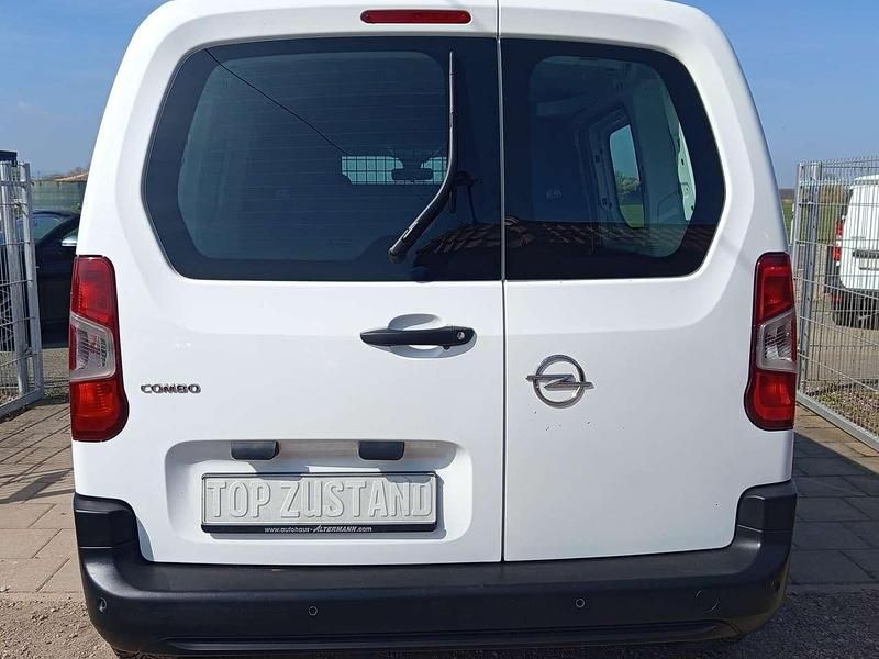 Second-hand Opel Combo 102 CP (75 kW) 2020 Alb Monovolum
