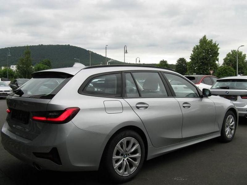 Gebraucht BMW 320 190 PS (139 kW) 2020 Glaciersilber metallic (metallic) Kombi