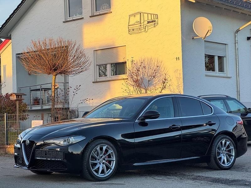 Schwarz Gebraucht 2017 Alfa Romeo Giulia Super Limousine | 18.990 € (Guter Preis) - Bild 1/4