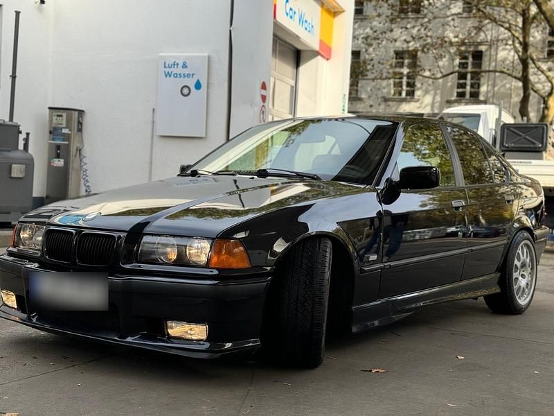 Gebraucht BMW 323 170 PS (125 kW) 1997 Schwarz Limousine