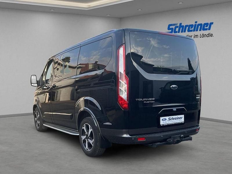 Gebraucht Ford Tourneo 185 PS (136 kW) 2022 Schwarz Kombi