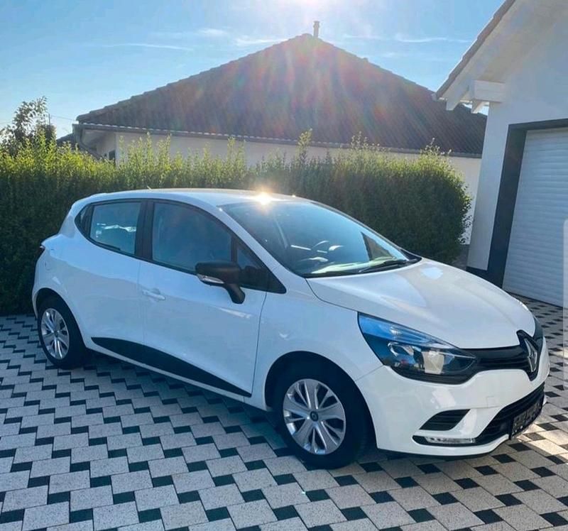 Weiß Gebraucht 2017 Renault Clio IV Limousine | 7.900 € - Bild 1/4