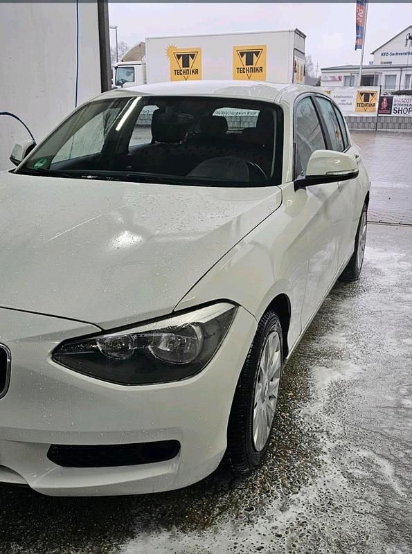 Gebraucht BMW 114 102 PS (75 kW) 2012 Weiß Kleinwagen