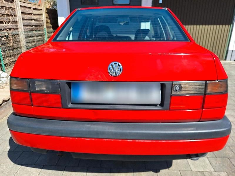 Second-hand VW Vento 75 CP (55 kW) 1996 Roșu Berlinǎ