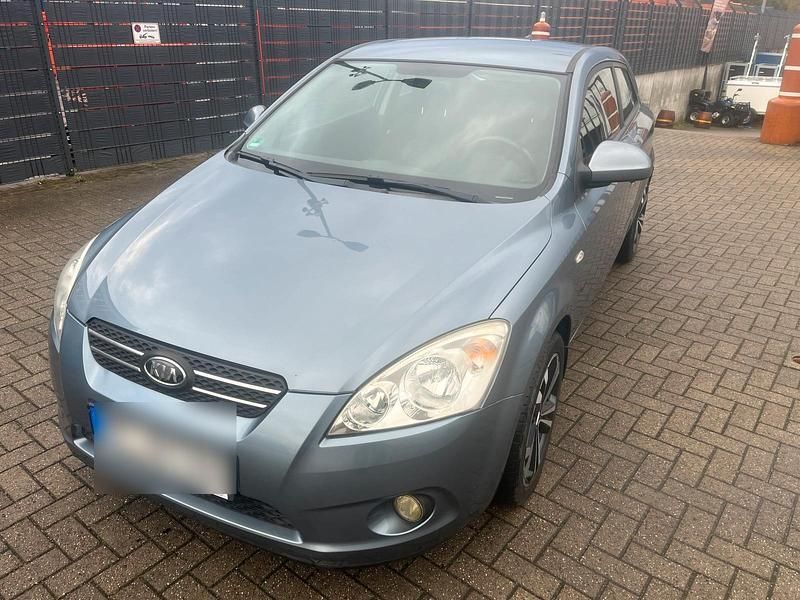 Blau Gebraucht 2009 Kia Ceed Kleinwagen | 3.940 € (Etwas zu teuer) - Bild 1/4