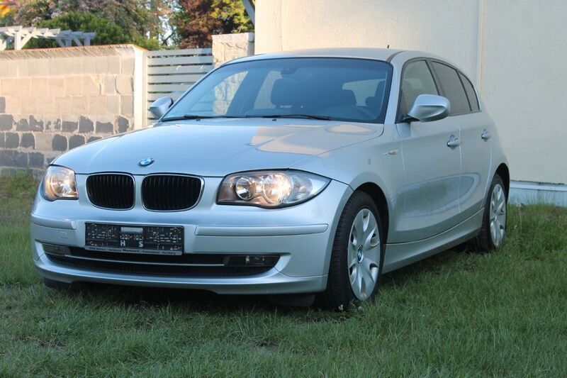 Silber Gebraucht 2011 BMW 118 Advantage Kleinwagen | 5.999 € (Superpreis) - Bild 1/4