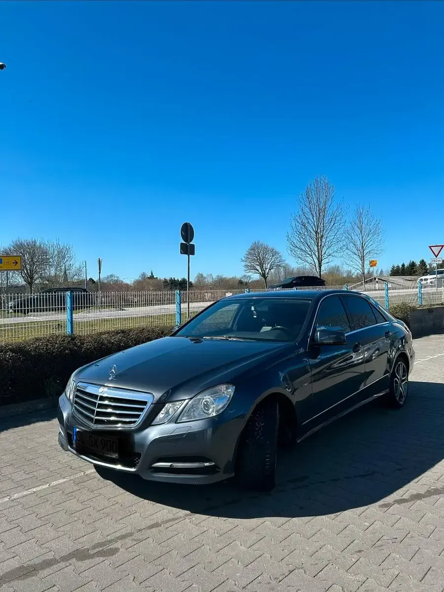 Gebraucht Mercedes E200 Avantgarde 136 PS (100 kW) 2012 Andere farben Limousine