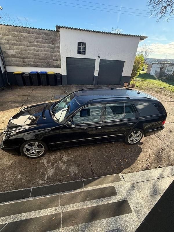 Schwarz Gebraucht 1999 Mercedes E240 Avantgarde Kombi | 3.400 € (Superpreis) - Bild 1/4