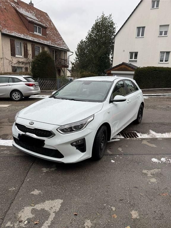 Weiß Gebraucht 2020 Kia Ceed Vision Kleinwagen | 12.800 € (Fairer Preis) - Bild 1/4