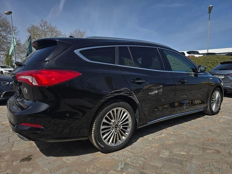 Używany Ford Focus Vignale 120 KM (88 kW) 2021 Czarny Sedan/Limuzyna
