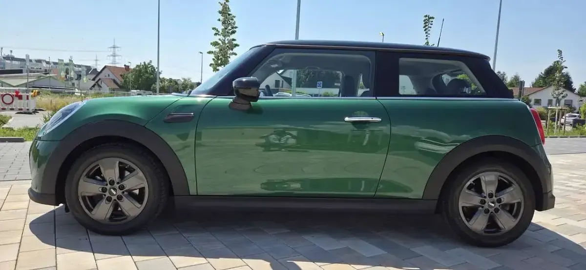 Gebraucht Mini Cooper 136 PS (100 kW) 2022 British racing green iv metall Kleinwagen