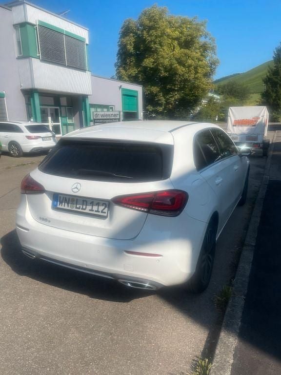 Weiß Gebraucht 2022 Mercedes A250 Advanced Limousine | 25.950 € (Guter Preis) - Bild 1/1