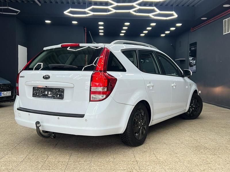 Gebraucht Kia Ceed 90 PS (66 kW) 2010 Weiß Kleinwagen