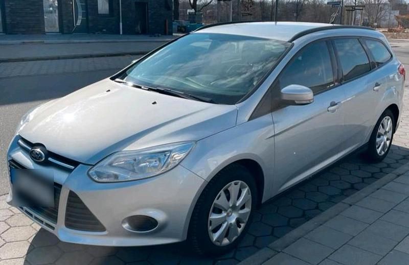 Gebraucht Ford Focus 100 PS (73 kW) 2013 Grau Kombi