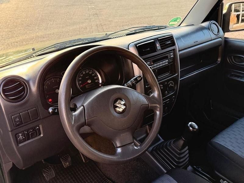 Second-hand Suzuki Jimny 86 CP (63 kW) 2010 Verde SUV