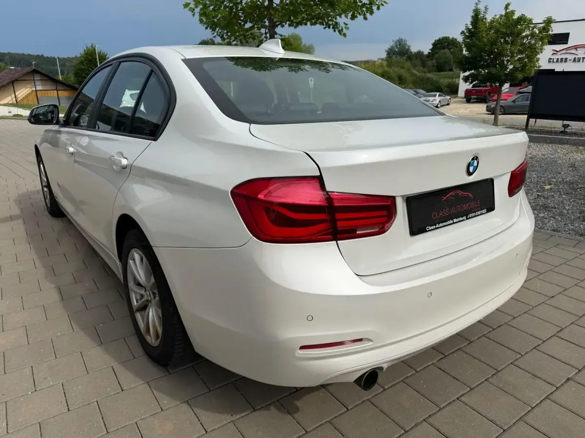Gebraucht BMW 318 Advantage 136 PS (100 kW) 2016 Weiß Limousine
