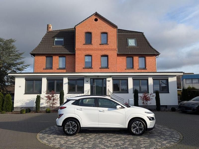 Weiß Gebraucht 2022 Hyundai Kona Select SUV | 15.950 € (Guter Preis) - Bild 1/4