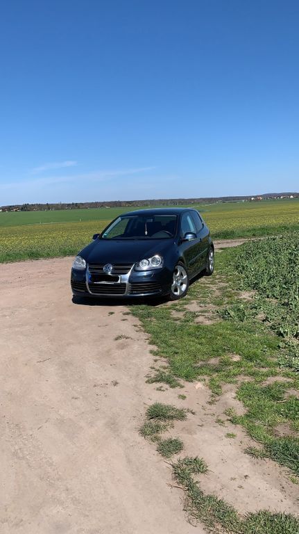 Blau Gebraucht 2005 VW Golf V United Limousine | 4.800 € (Etwas zu teuer) - Bild 1/4