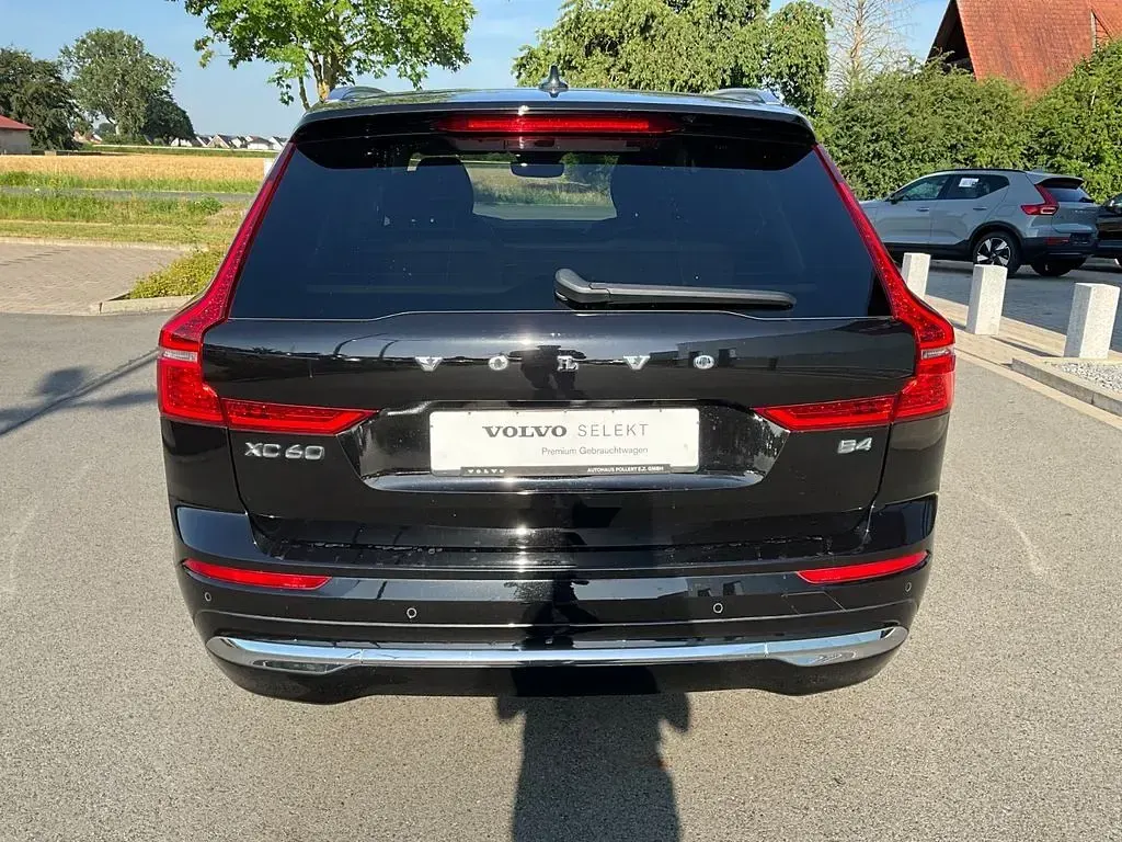 Gebraucht Volvo XC60 Plus 197 PS (144 kW) 2023 Schwarz SUV