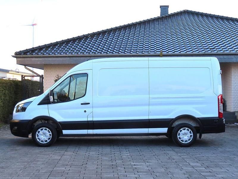 Gebraucht Ford Transit Trend 131 PS (96 kW) 2022 Weiß Limousine