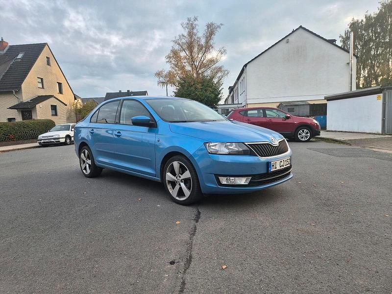 Blau Gebraucht 2013 Skoda Rapid Kleinwagen | 8.350 € (Fairer Preis) - Bild 1/4