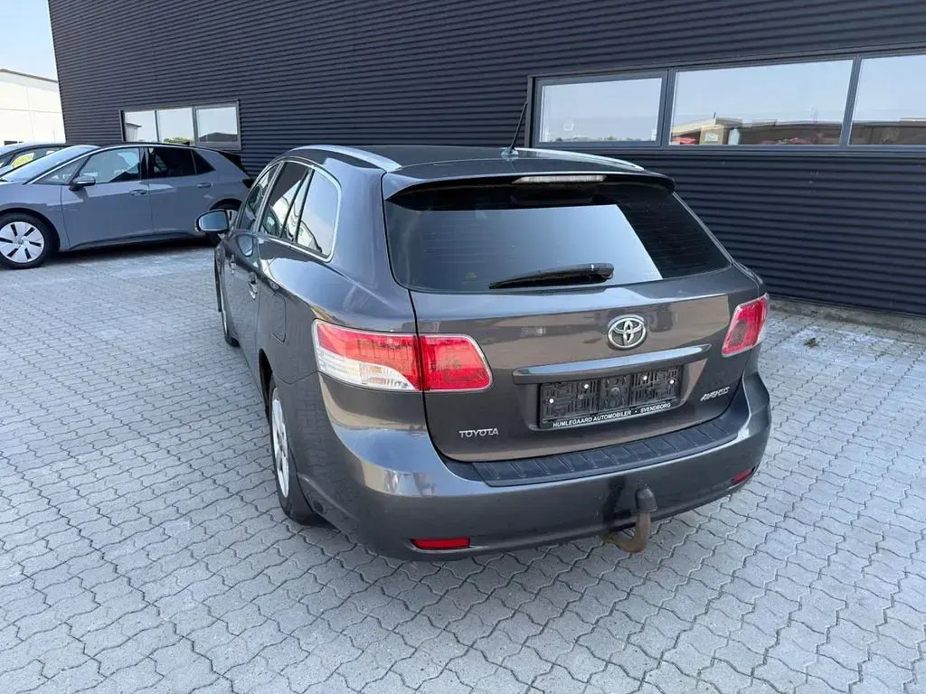 Gebraucht Toyota Avensis Sol 147 PS (108 kW) 2011 Grau Kombi