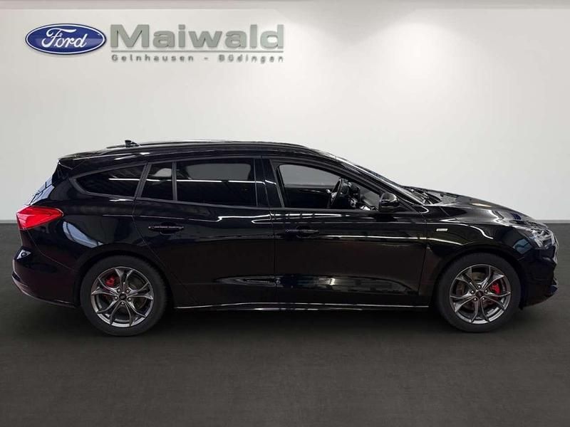 Gebraucht Ford Focus ST-Line 125 PS (91 kW) 2021 Obsidianschwarz metallic (metallic) Kombi