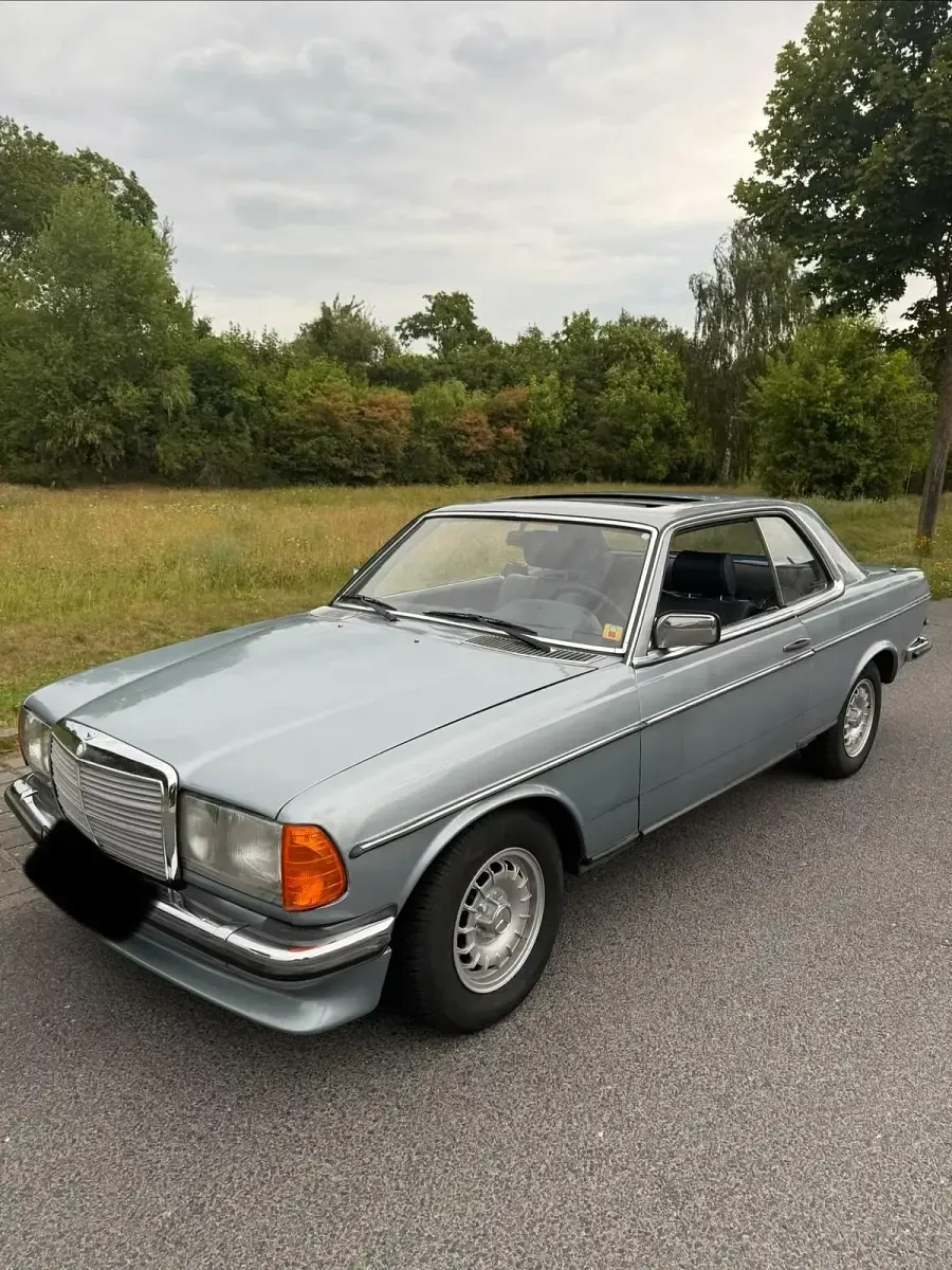 Gebraucht Mercedes 230 136 PS (100 kW) 1981 Blau Coupé