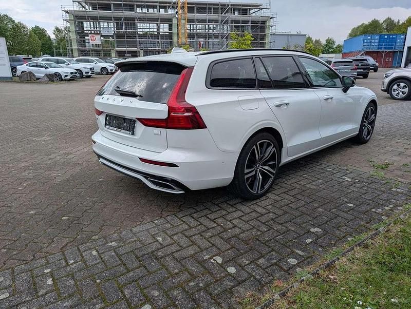 Gebraucht Volvo V60 R-Design 392 PS (288 kW) 2020 Ice white, solid Kombi