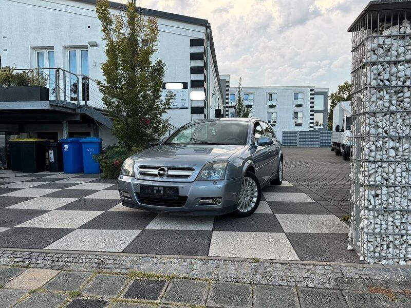 Silber Gebraucht 2004 Opel Signum Elegance Kombi | 2.689 € - Bild 1/4